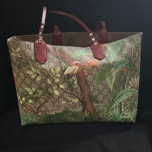 Gucci GG Supreme Canvas Tote – Classic Style with Character